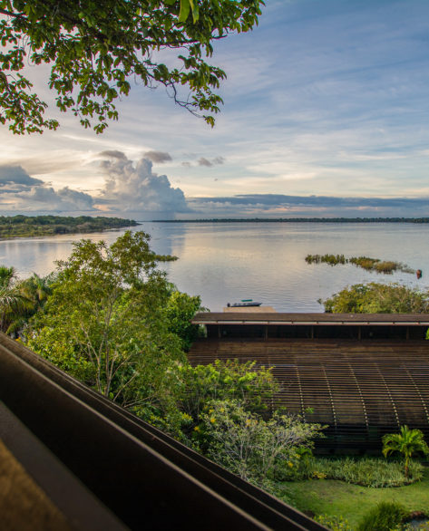 Onde se hospedar na Amazônia: Em hotéis próximos à cidade ou no meio da floresta?