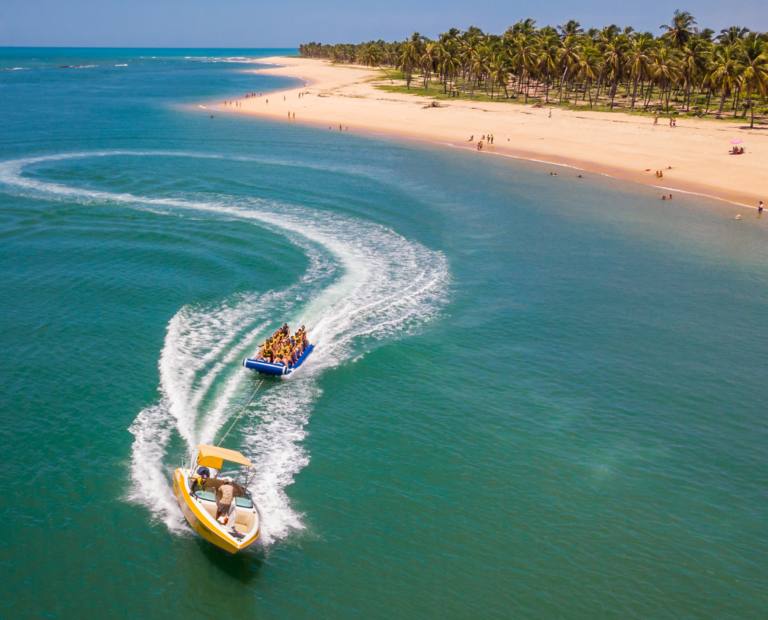 Praia do Gunga, falésias e lagoa do Roteiro