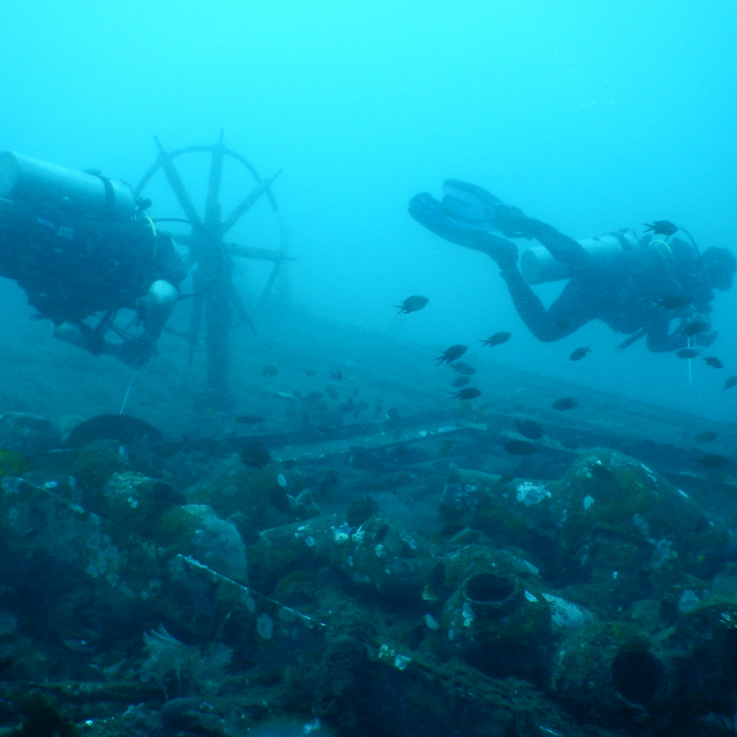 Mergulho de cilindro nos naufrágios de Noronha